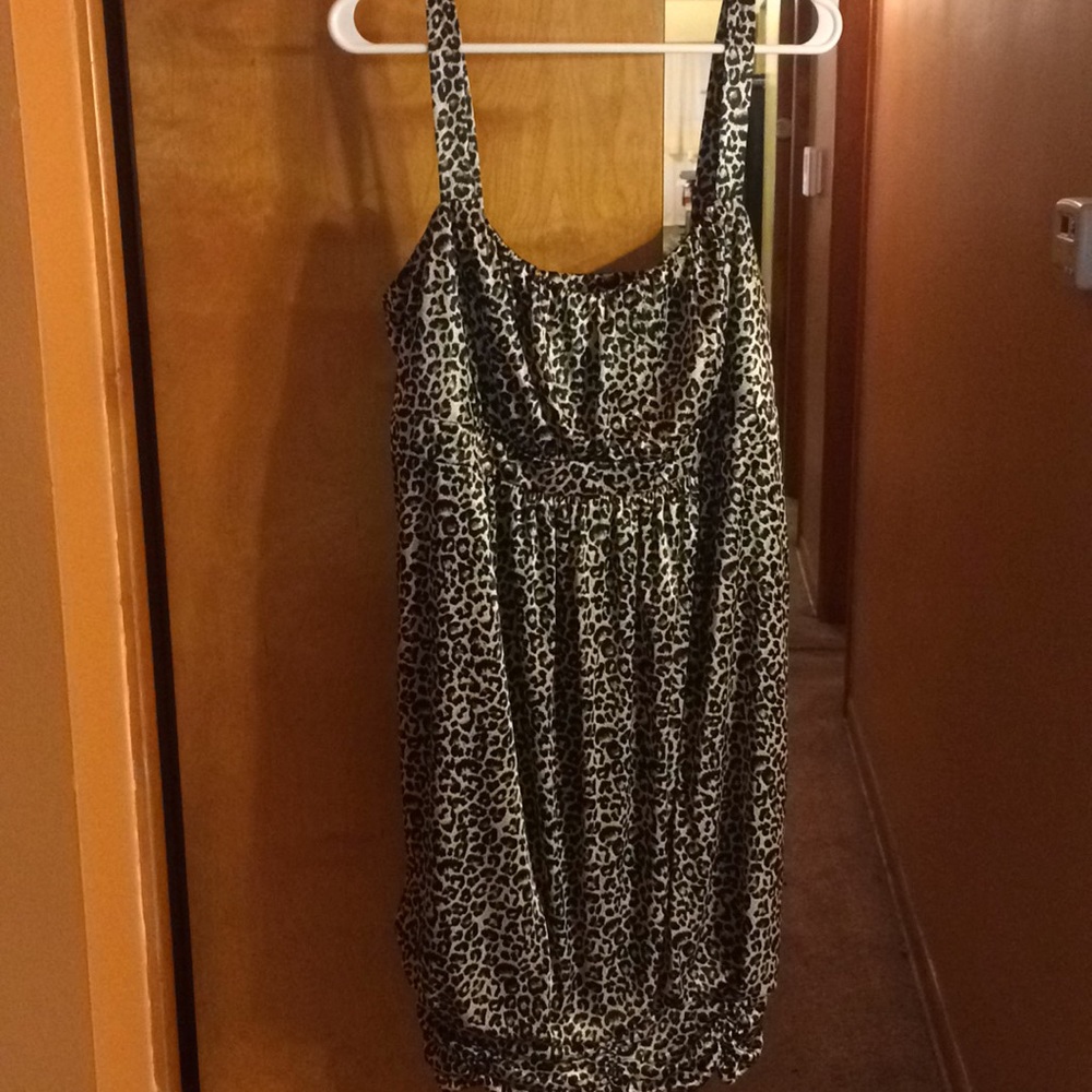 Leopard print sleeveless dress
